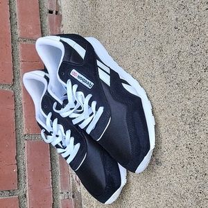 Reebok Black men's classic running shoe Size 13